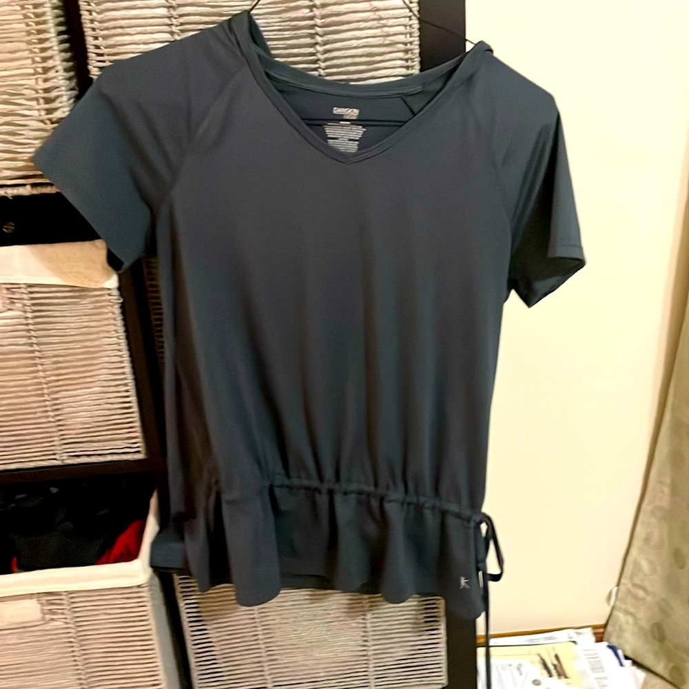 Danskin NOW Grey top in a size medium.